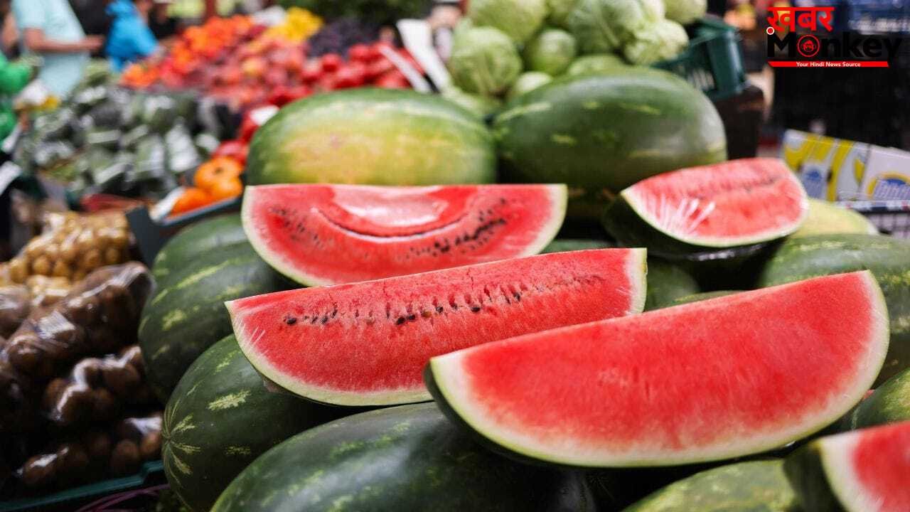 सुबह या रात में सोने से पहले… गर्मियों के फल तरबूज को कब खाना सही? एक्सपर्ट से जानें