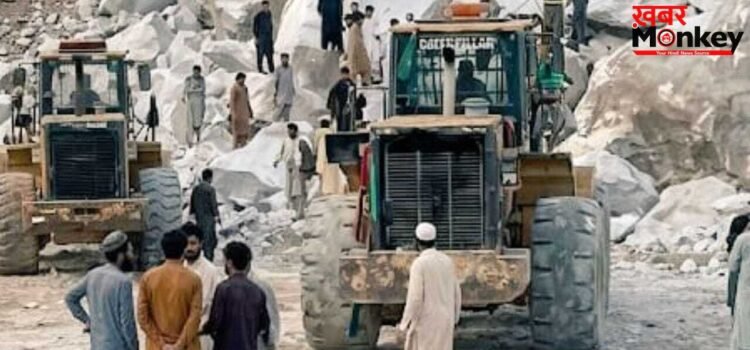 पाकिस्तान में जिस शख्स को मुर्दा समझ कर दफनाया, वो 17 दिन बाद कब्र से लौटा जिंदा