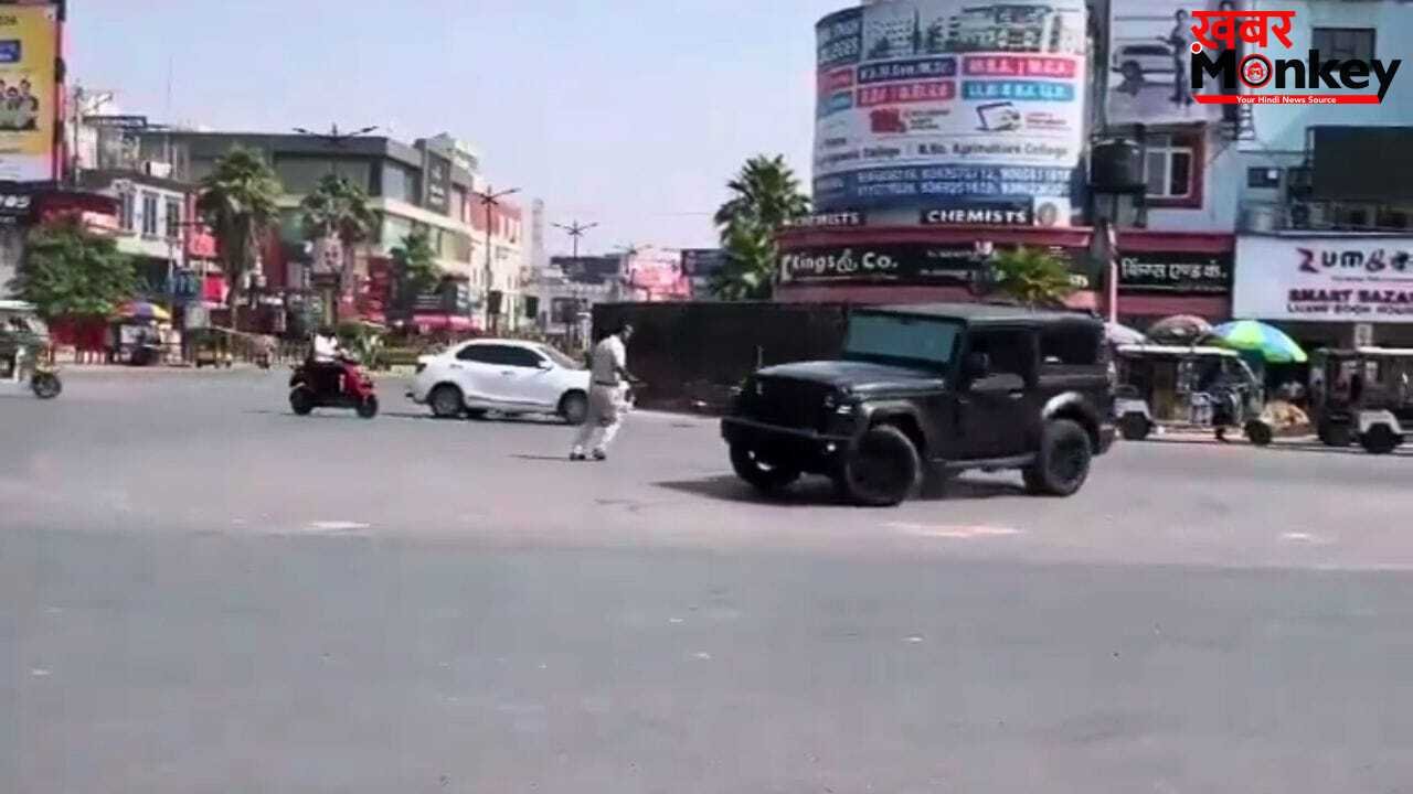 Viral Video: बीच सड़क थार का ‘तांडव’, पुलिसवाले ने भागकर बचाई जान, रईसजादे की दबंगई देख कांप उठे लोग!