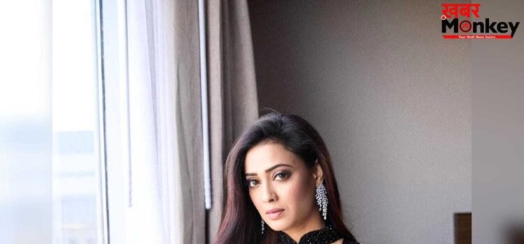 ब्लैक ड्रेस में श्वेता तिवारी का कातिलाना अंदाज, ऐसे करें लुक को कॉपी