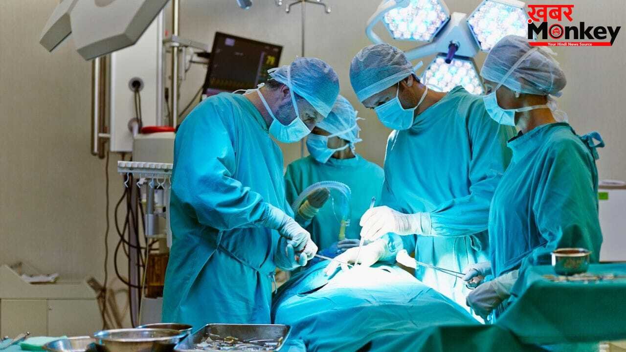 मरीज के फूड पाइप में फंस गई थी डेंचर, बिना सर्जरी के डॉक्टरों ने निकाला बाहर