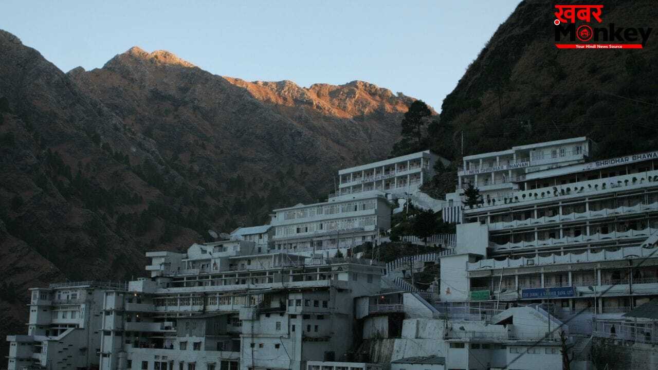Vaishno Devi Temple Travel: वैष्णो देवी मंदिर के आसपास घूमने की जगहें, यहां ट्रिप का मजा हो जाएगा दोगुना