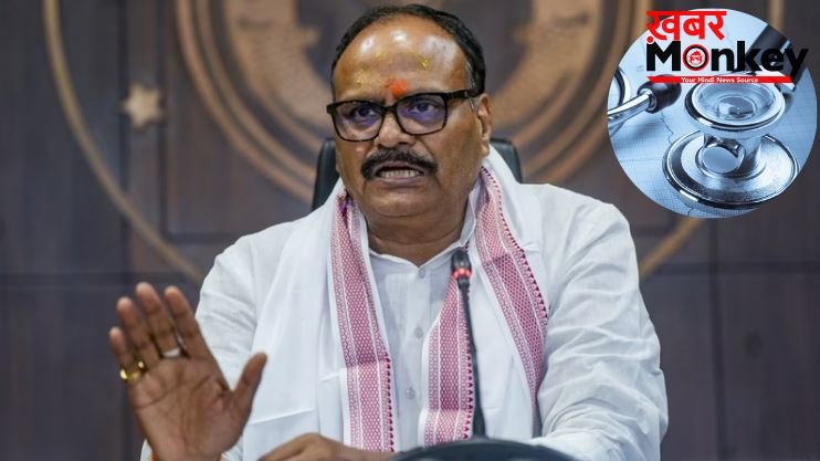 यूपी में लापरवाह स्वास्थ्य कर्मियों पर डिप्टी सीएम ब्रजेश पाठक का प्रहार: 5 डॉक्टर बर्खास्त, एक सीएमओ समेत 16 के खिलाफ कार्रवाई