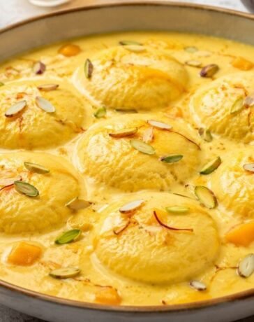 घर पर बनाएं बाजार जैसी मैंगो रसमलाई, यहां देखें रेसिपी
