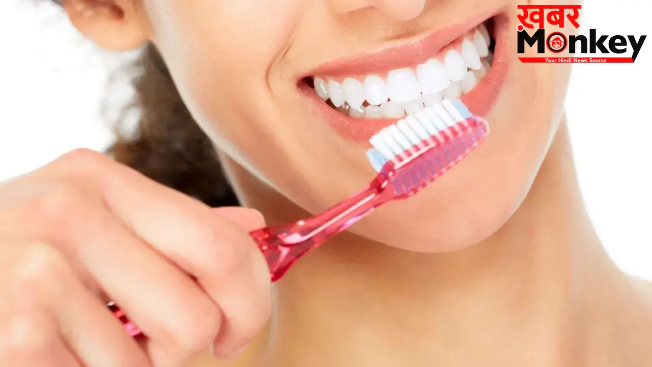 Oral Care Tips: सरसों के तेल में नमक मिलाकर कुल्ला करने के फायदे जानकर चौंक जाएंगे! आज़मा कर भी देखिए