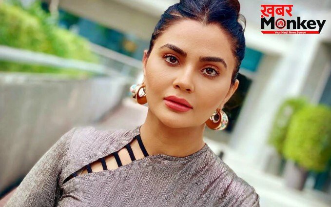 आधी रात कमरे में घुसा डायरेक्टर, एक्ट्रेस को दी धमकी, बोलाः बच्ची नहीं हो, करना पडेगा