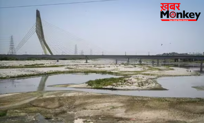 दिल्ली पर घोर संकट, सूख गई यमुना, चारों ओर रेत ही रेत, अब बूंद-बूंद को तरसेंगे लोग?