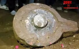 महाकालेश्वर मंदिर परिसर में खुदाई के दौरान मिला विशाल शिवलिंग, दर्शन के लिए उमड़ी भीड़