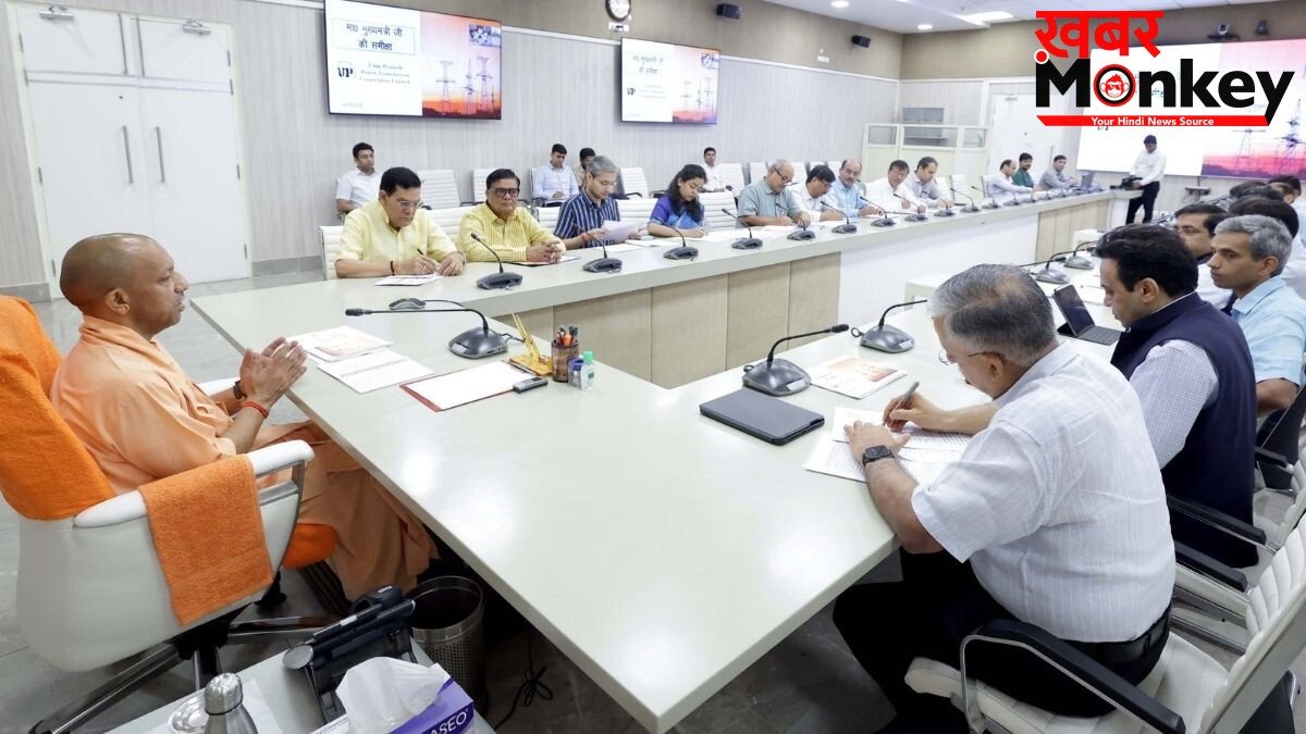 भीषण गर्मी में गांव-शहर में निर्बाध बिजली आपूर्ति सुनिश्चित करें अधिकारी: योगी