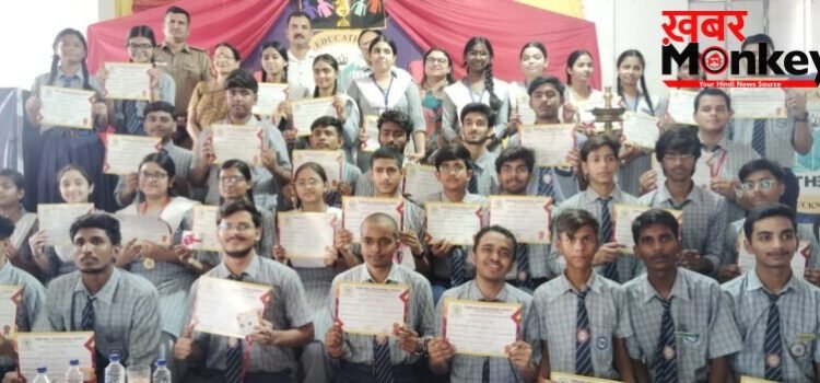 टाउन हॉल विद्यालय समूह ने मेधावी छात्रों व शिक्षकों का किया भव्य सम्मान टाउन हॉल विद्यालय समूह ने मेधावी छात्रों व शिक्षकों का किया भव्य सम्मान