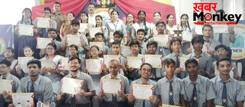 टाउन हॉल विद्यालय समूह ने मेधावी छात्रों व शिक्षकों का किया भव्य सम्मान