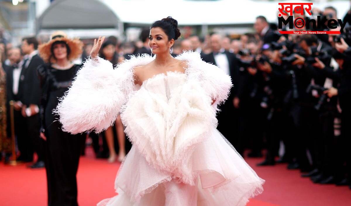 Cannes 2026 | रॉयल ब्लू गाउन में Aishwarya Rai Bachchan का जलवा! वायरल हुईं तस्वीरें, डिज़ाइनर ने बताया क्यों खास है यह 'Luminara' ऑउटफिट