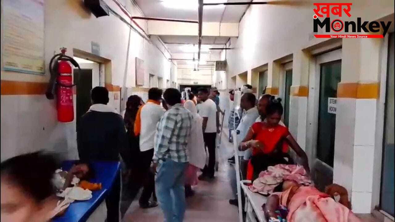 बांदा में मौत बनकर दौड़ा ट्रक! साइकिल सवार को कुचलने के बाद ई-रिक्शा पर पलटा, 6 की मौत
