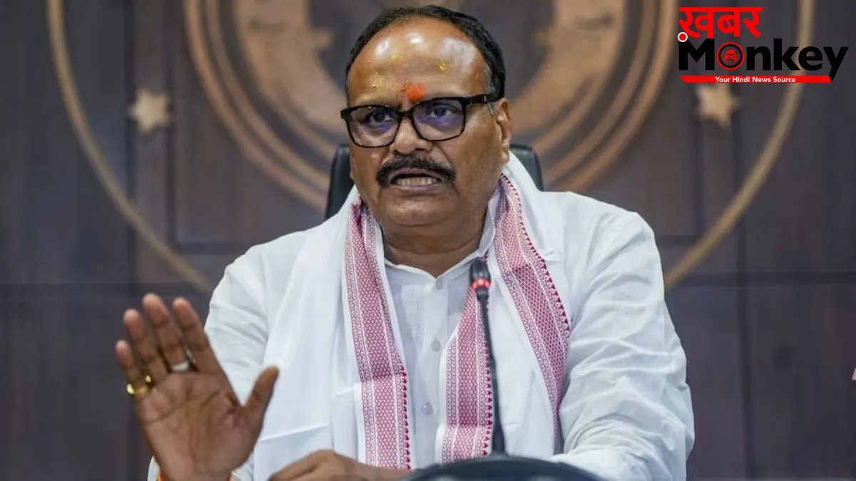 उत्तर प्रदेश के डिप्टी CM ब्रजेश पाठक के सरकारी चार्टर्ड प्लेन के इंजन से निकला धुआं, सड़क मार्ग से लखनऊ हुए रवाना