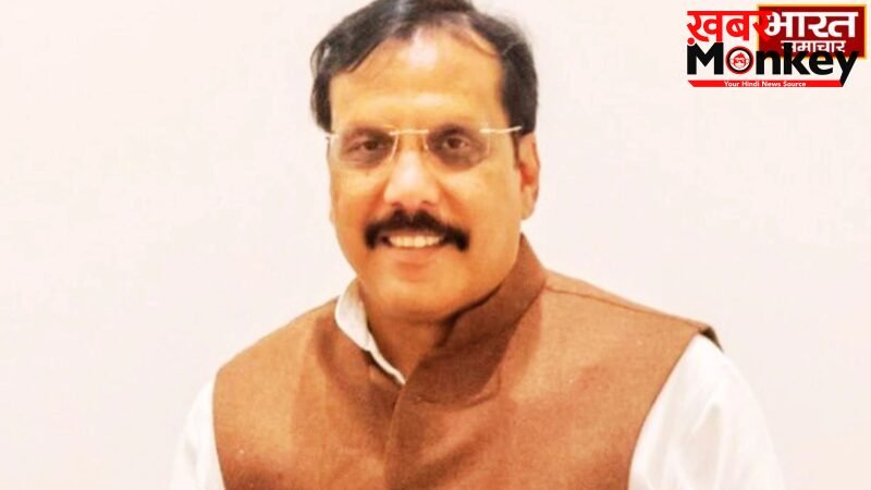 सांसद राजीव राय का अनोखा अंदाज, BJP महिला कार्यकर्ताओं को खिलाई मिठाई, पिलाया पानी, महिला बिल की दी जानकारी…