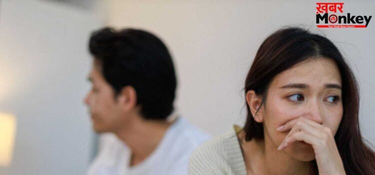 Micro Cheating: क्या होती है माइक्रो चीटिंग, इससे रिलेशनशिप को होते हैं ये नुकसान