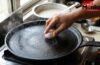 Dosa Tips: प्याज रगड़ना पुरानी बात, बिना चिपके डोसा बनाने के लिए अपनाएं ये Viral Kitchen Hacks