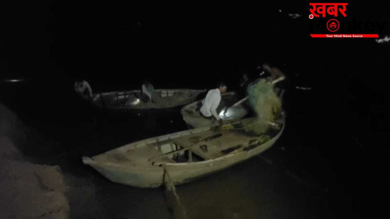 UP: हमीरपुर में बड़ा हादसा, यमुना नदी में नाव पलटी; 6 लोगों के डूबने की आशंका… सर्च ऑपरेशन जारी