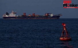 Hormuz Strait में फिर भड़की आग, Donald Trump के 'Project Freedom' से बढ़ा युद्ध का खतरा