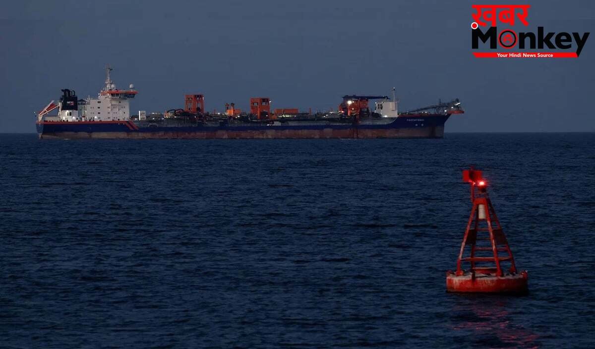 Hormuz Strait में फिर भड़की आग, Donald Trump के 'Project Freedom' से बढ़ा युद्ध का खतरा
