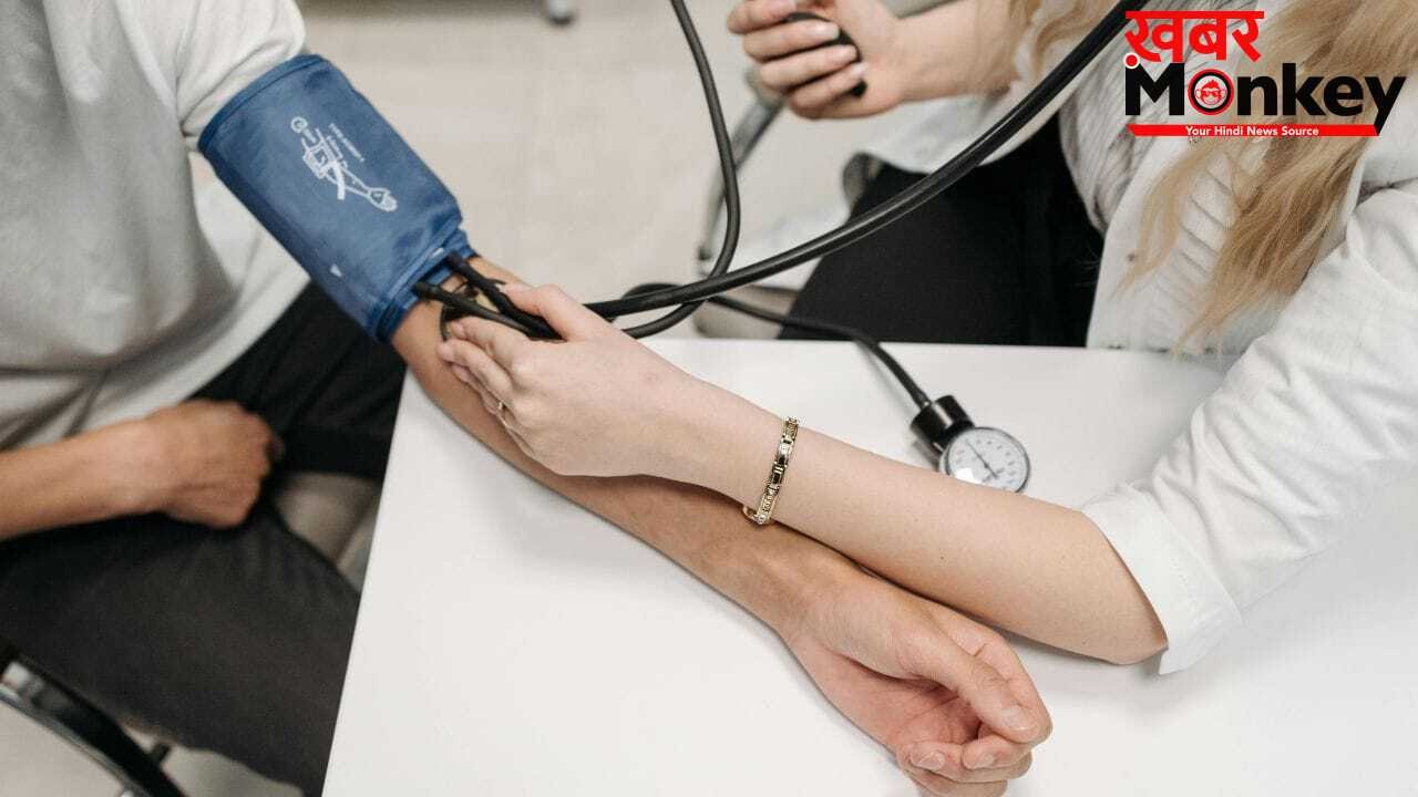 Hypertension Day: बीपी के बढ़ जाने पर किन तरीकों को आजमा सकते हैं, न करें ये गलतियां