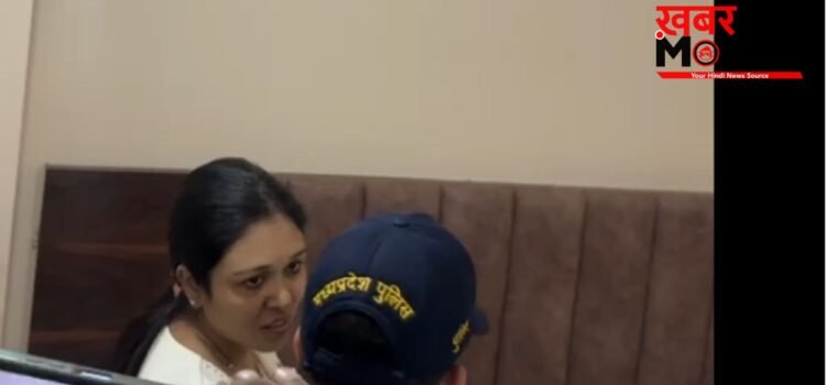 भैया, अगली बार से नहीं होगा, जाने दीजिए.. MP में बजरंग दल ने हिंदू लड़की को मुस्लिम के साथ OYO में पकड़ा, गिड़गिड़ाती दिखी गर्लफ्रेंड.!