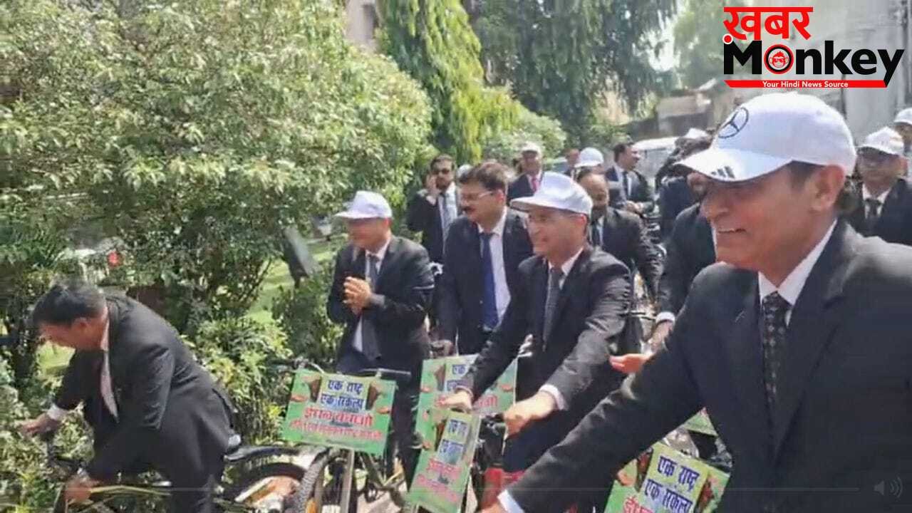 साइकिल पर मीलॉर्ड! लखनऊ हाईकोर्ट के 50 जज ऐसे पहुंचे कोर्ट, वजह क्या?