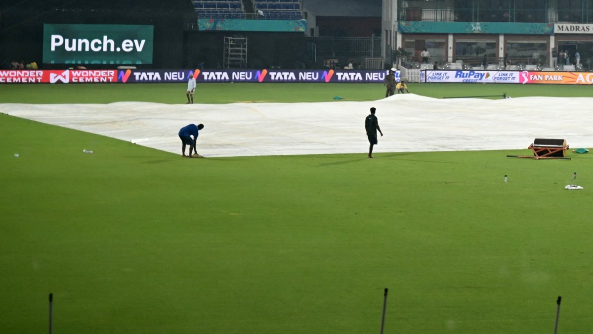 CSK vs MI: चेपॉक की पिच में किसका दिखेगा जलवा, जानें Pitch से लेकर मौसम तक की पूरी रिपोर्ट