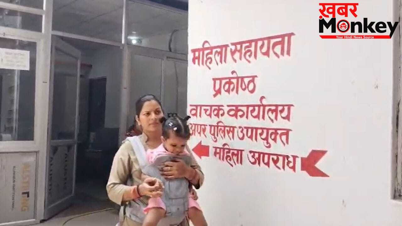 गोद में ढाई साल की बेटी लेकर शिव की नगरी काशी की करती हैं सेवा, वाराणसी की सिपाही साधना के जज्बे की कहानी