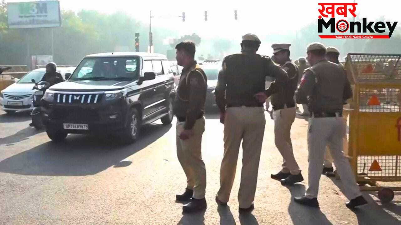 नोएडा में खाकी भी सुरक्षित नहीं! पुलिसकर्मी को बदमाशों ने लिफ्ट देने के बहाने लूटा, मारा-पीटा और फेंककर हुए फरार