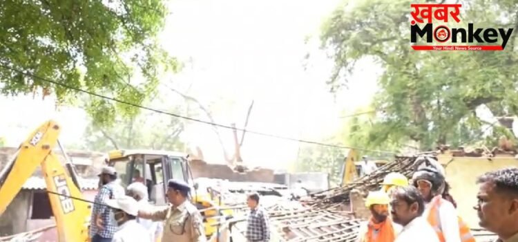 प्रयागराज में रेलवे की जमीन पर बने अवैध निर्माण पर चला बुलडोजर, 100 करोड़ रुपये की भूमि कराई गई खाली