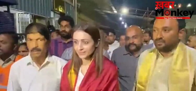 Trisha Krishnan ने तिरुपति में टेका मत्था: जन्मदिन पर भक्ति या Vijay Thalapathy की जीत के लिए दुआ? सोशल मीडिया पर छिड़ी चर्चा