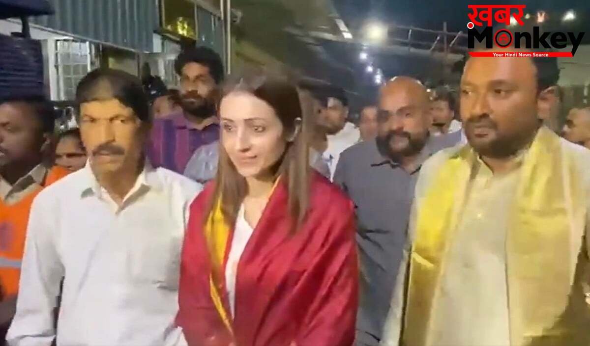 Trisha Krishnan ने तिरुपति में टेका मत्था: जन्मदिन पर भक्ति या Vijay Thalapathy की जीत के लिए दुआ? सोशल मीडिया पर छिड़ी चर्चा