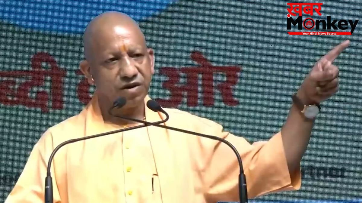 'जगह नहीं है तो संख्या कम कर लो', सड़क पर नमाज को लेकर बोले CM योगी