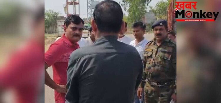 ‘बंदर जैसा दिमाग…’, उन्नाव में मंडी निदेशक ने सचिव को लगाई फटकार, जानें क्या है पूरा मामला