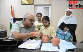 ​मासूम की गुल्लक पर पड़ा ‘डाका’, सिसकती बच्ची की कहानी सुन पसीजा कानपुर DM का दिल