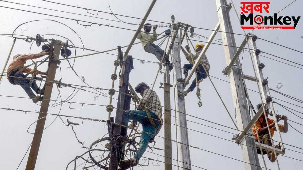 कंज्यूमर डबल, इंफ्रास्ट्रक्चर पुराना! UP में बिजली के लिए क्यों मचा हाहाकार?