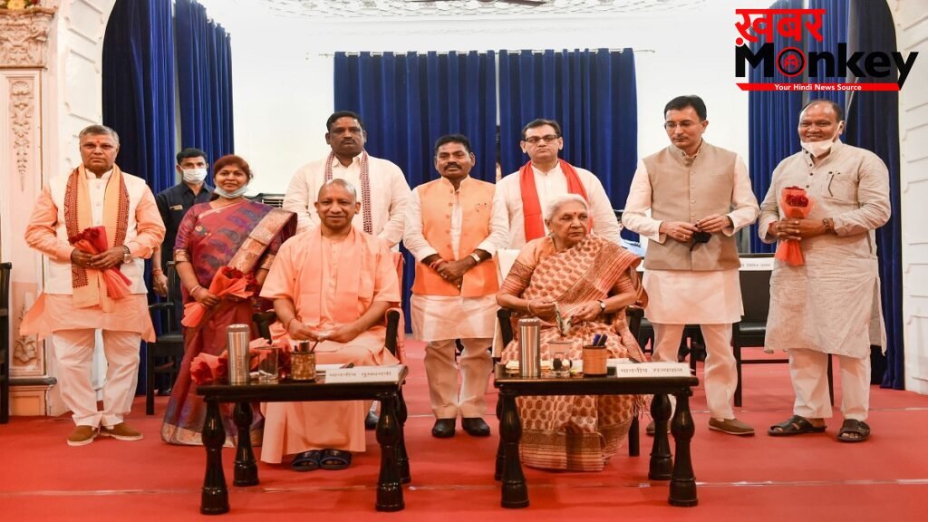 उत्तर प्रदेश में कल दोपहर होगा CM योगी आदित्यनाथ का मंत्रीमंडल विस्तार, इन नामों का मंत्री बनना तय