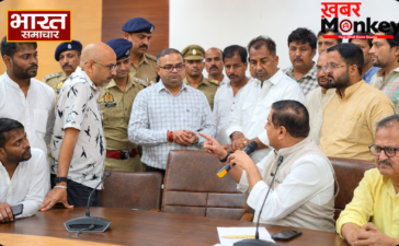 प्रयागराज में छात्रों संग बैठक कर रहे संजय सिंह को प्रशासन ने टोका, जमकर हुई तू-तू मैं-मैं !
