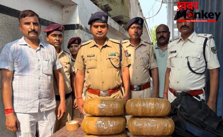 सिवान रेलवे स्टेशन पर नशे के कारोबार के खिलाफ बड़ी कार्रवाई, लावारिस बैग से गांजा बरामद
