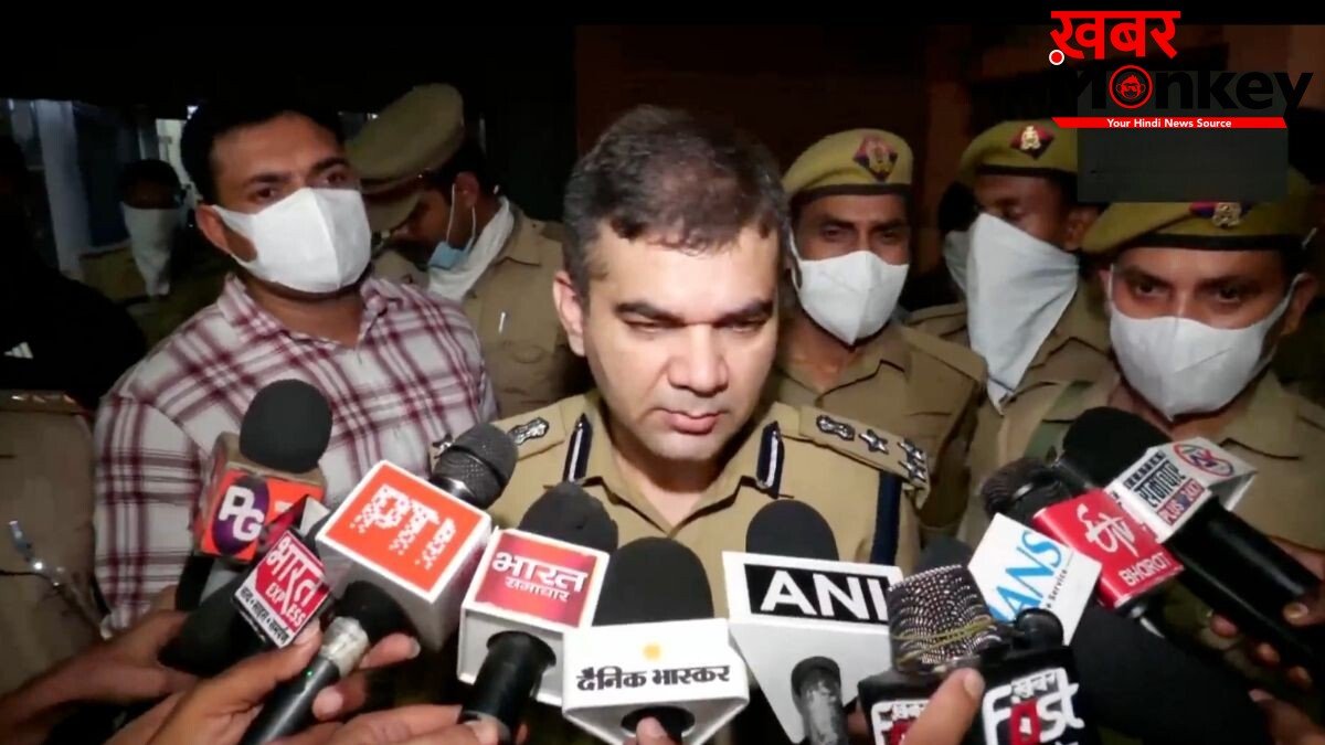 प्रयागराज: घर और दुकान में मिले एक परिवार के चार शव, दीवार पर लिखा था- ‘बंटी-बबली और बहू ने मारा’