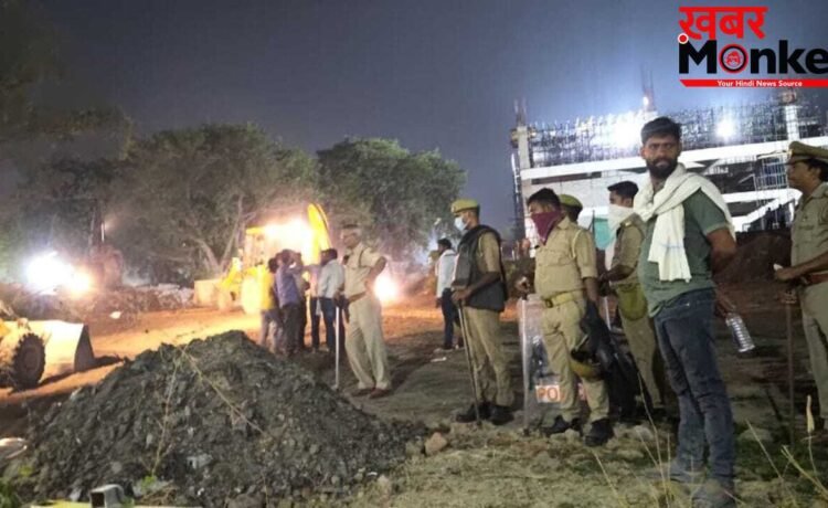 काशी में आधी रात को चला बुलडोजर, जानें क्यों ढहाई हई 200 साल पुरानी अजगैब शहीद मस्जिद? IPS से लेकर भारी फोर्स रही तैनात