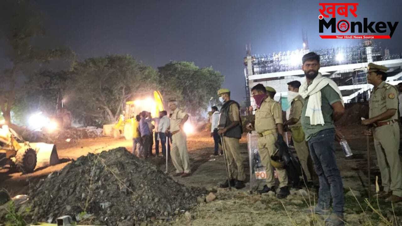 काशी में आधी रात को चला बुलडोजर, जानें क्यों ढहाई हई 200 साल पुरानी अजगैब शहीद मस्जिद? IPS से लेकर भारी फोर्स रही तैनात