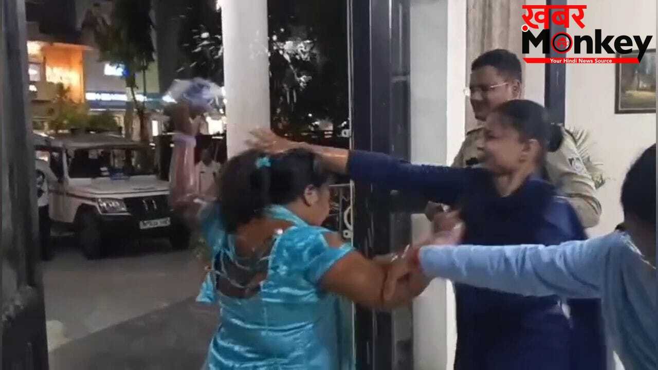 ‘न्याय नहीं मिला तो दे दूंगी जान…’, प्रेमी की गिरफ्तारी से भड़की प्रेमिका, थाने में खुद पेट्रोल छिड़कर आत्मदाह की कोशिश
