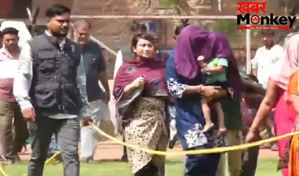 रस्सी में घेरकर दबोचे बांग्लादेशी, सबके हाथों से निकाली गई जानकारी!