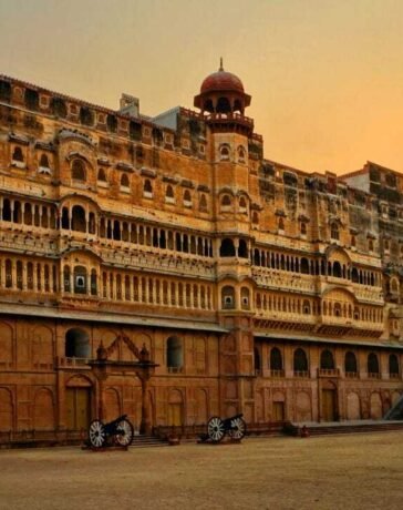 लाल पत्थरों से बना है शहर, गलियां नेचुरल AC, भारत का ‘Red City’ कहलाता है