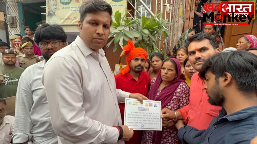 Ghaziabad: सूर्या हत्याकांड के पीड़ित परिवार को बड़ी राहत, DM ने सौंपा सफाई सुपरवाइजर पद का नियुक्ति पत्र…