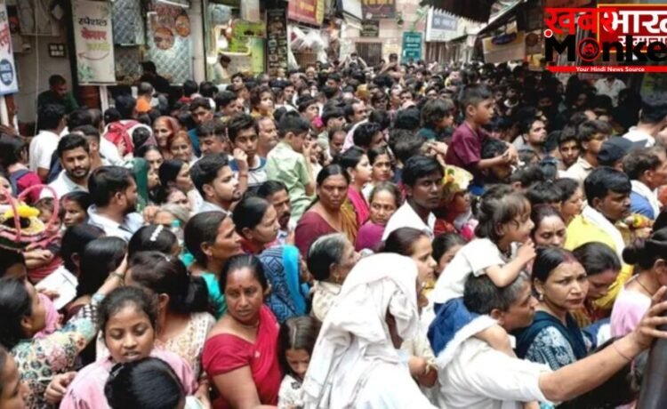 Mathura News: बांकेबिहारी मंदिर में उमड़ी भारी भीड़ और भीषण गर्मी बनी काल, मध्य प्रदेश के श्रद्धालु की मौत… Mathura News: बांकेबिहारी मंदिर में उमड़ी भारी भीड़ और भीषण गर्मी बनी काल, मध्य प्रदेश के श्रद्धालु की मौत…