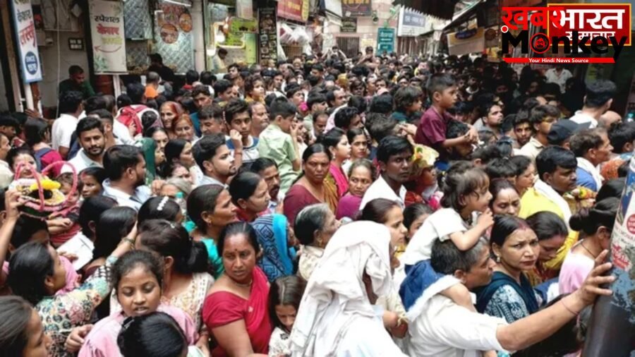 Mathura News: बांकेबिहारी मंदिर में उमड़ी भारी भीड़ और भीषण गर्मी बनी काल, मध्य प्रदेश के श्रद्धालु की मौत…