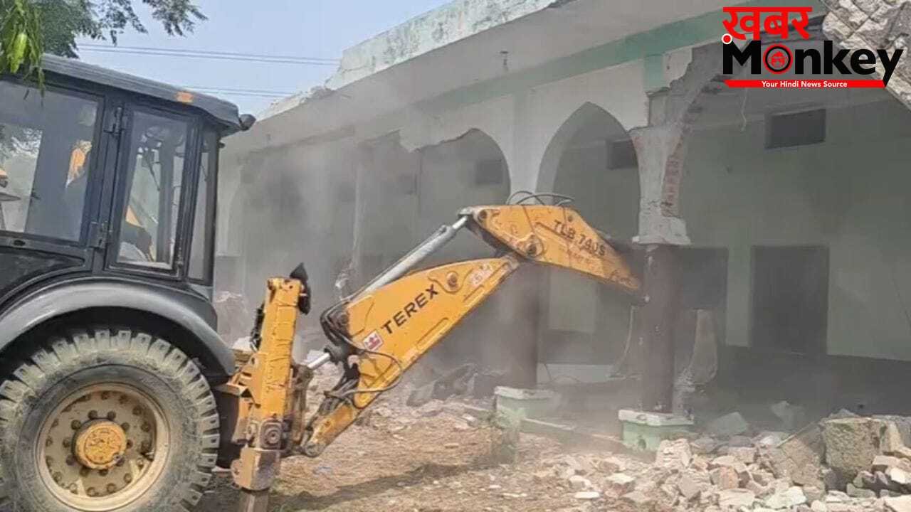 गाजियाबाद के मसूरी में अवैध मदरसा ध्वस्त, 5 बुलडोजरों ने 2 घंटे में गिराई पूरी बिल्डिंग; संचालक पर 1 करोड़ का जुर्माना